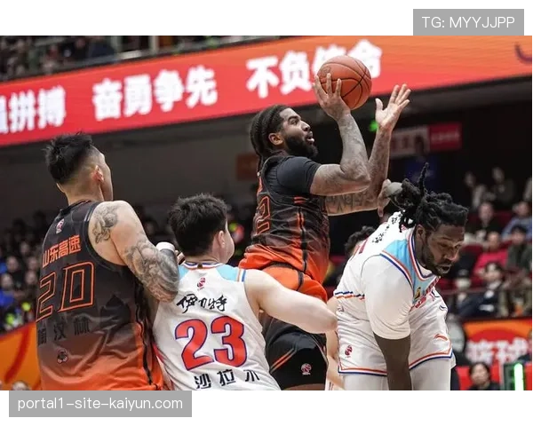 克里斯29分10板内线强攻 山东进攻端依赖外援单打 克里斯29分10板内线强攻 山东进攻端依赖外援单打